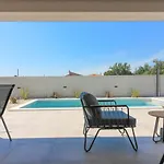 ヴィラ Modern With Private Pool In *