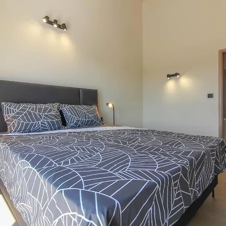 Modern With Private Pool In וילה *