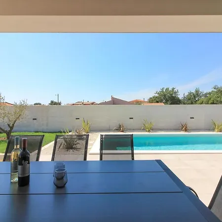 Modern With Private Pool In וילה *