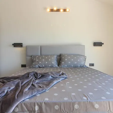 Modern With Private Pool In וילה *