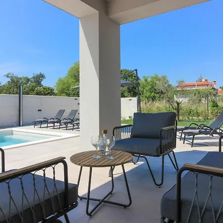 Modern With Private Pool In * פולה