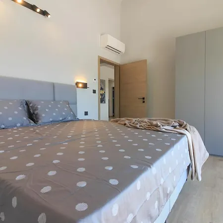 Modern With Private Pool In וילה פולה