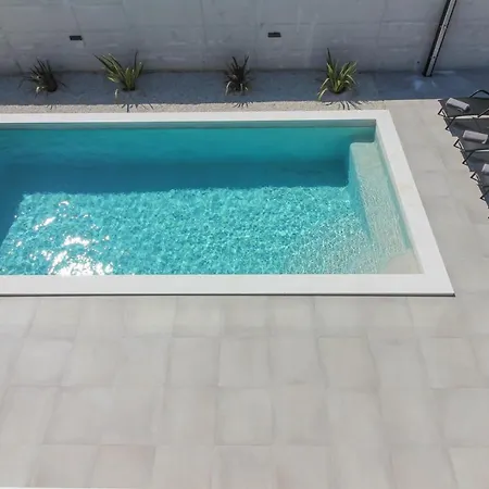 Modern With Private Pool In וילה *