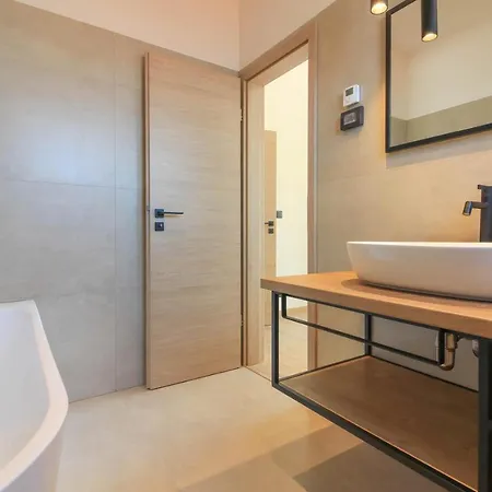 Modern With Private Pool In Póla