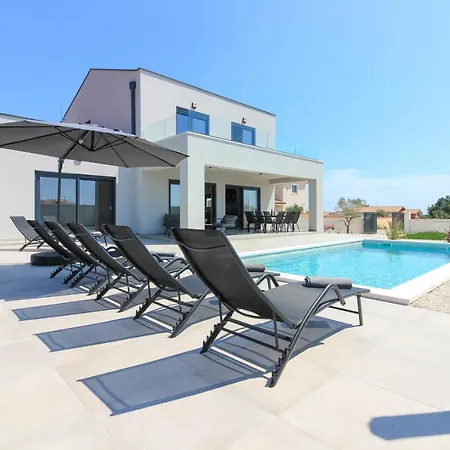 Modern With Private Pool In Villa