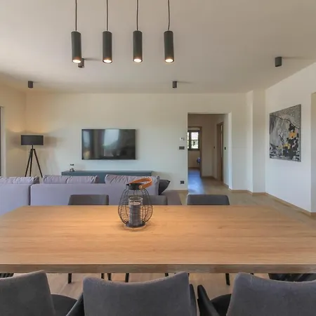 Modern With Private Pool In Póla