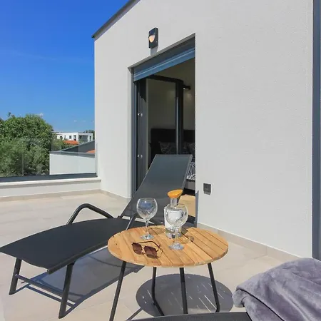 Modern With Private Pool In Pula