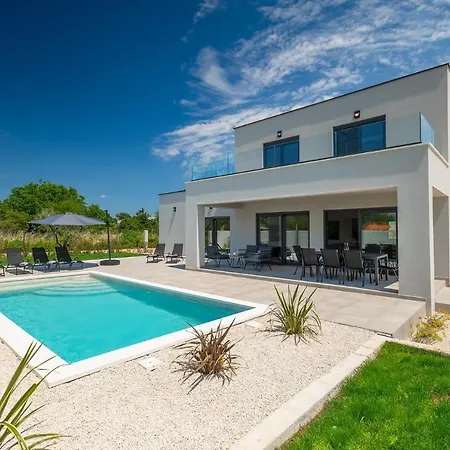 Modern With Private Pool In