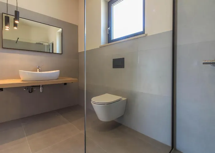 Modern With Private Pool In Pula