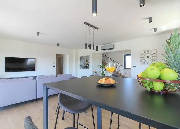 Modern With Private Pool In Villa Pula