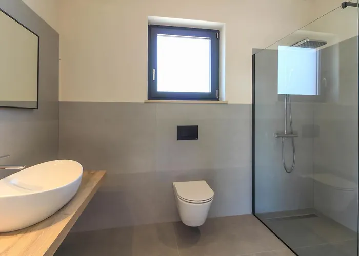 Modern With Private Pool In Pula