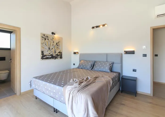 Villa Modern With Private Pool In