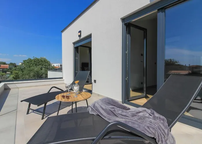 Modern With Private Pool In Villa Pula