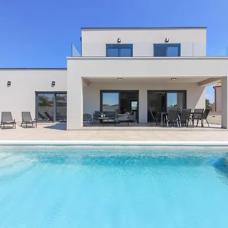 Villa Modern With Private Pool In