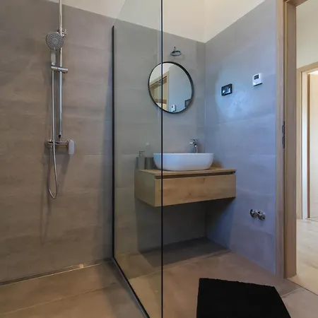 Modern With Private Pool In *