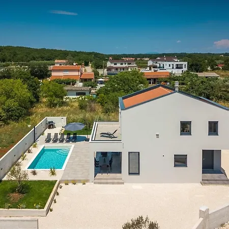 Villa Modern With Private Pool In *