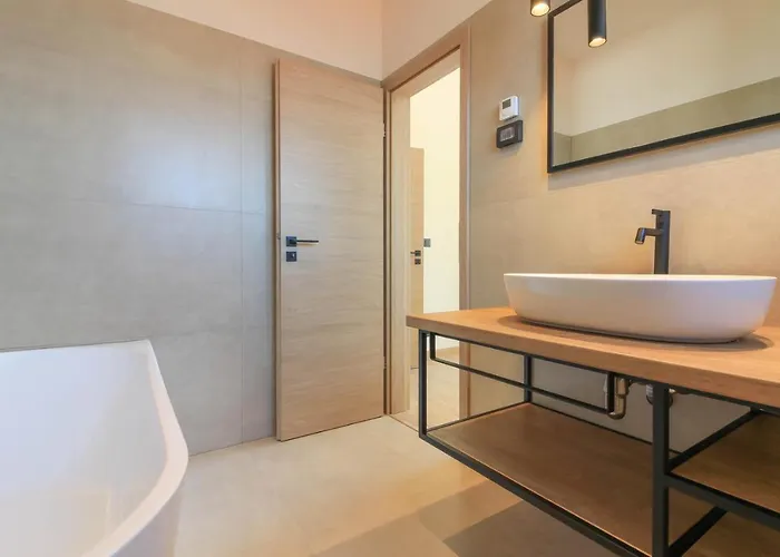 Modern With Private Pool In 풀라