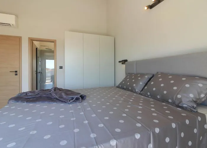 Modern With Private Pool In *