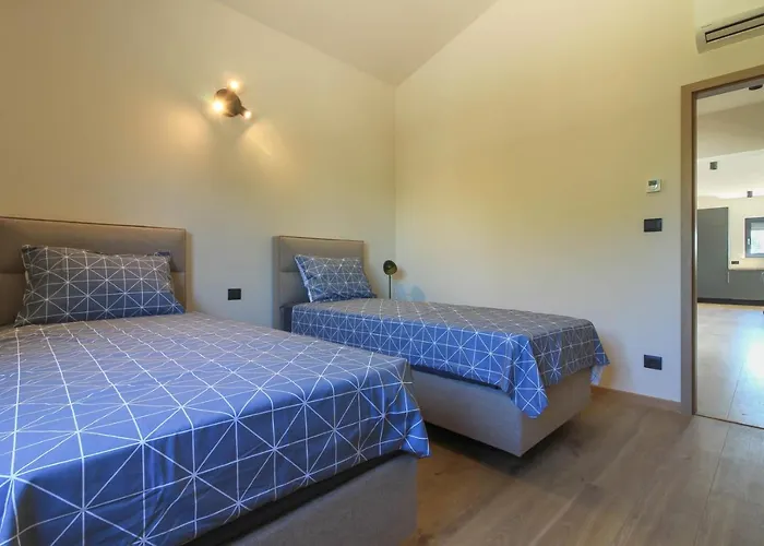 Modern With Private Pool In *